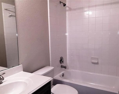 14911 Riverside Drive - Photo Thumbnail 3