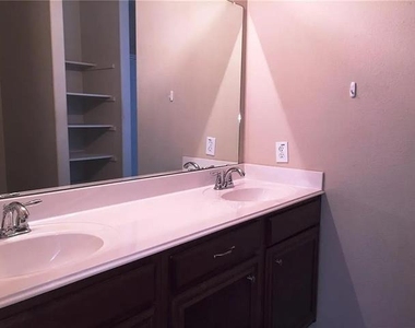 14911 Riverside Drive - Photo Thumbnail 9