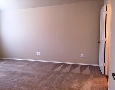 14911 Riverside Drive - Photo Thumbnail 6