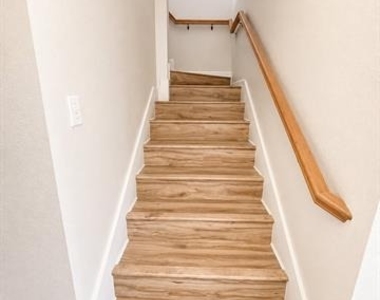 127 Castleridge Drive - Photo Thumbnail 7