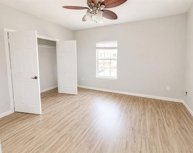 127 Castleridge Drive - Photo Thumbnail 12