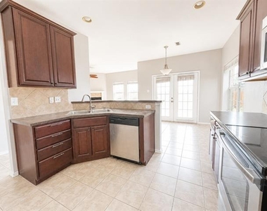 127 Castleridge Drive - Photo Thumbnail 4