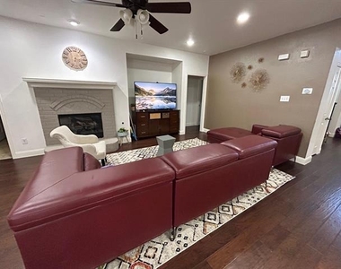 6039 Stanton Place - Photo Thumbnail 10