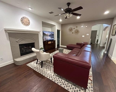6039 Stanton Place - Photo Thumbnail 8