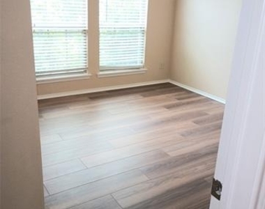 1817 Pecan Grove Drive - Photo Thumbnail 14