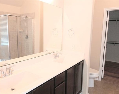 1817 Pecan Grove Drive - Photo Thumbnail 10