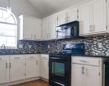 1705 Vista Verde Circle - Photo Thumbnail 3