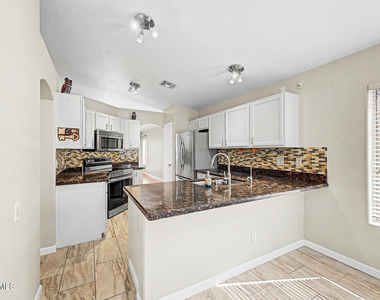 558 W Bluefield Avenue - Photo Thumbnail 10