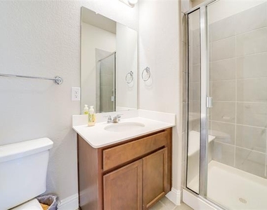 707 Gatecrest Drive - Photo Thumbnail 23