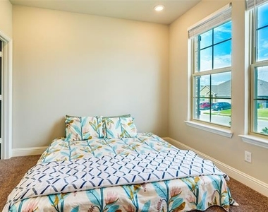 707 Gatecrest Drive - Photo Thumbnail 14
