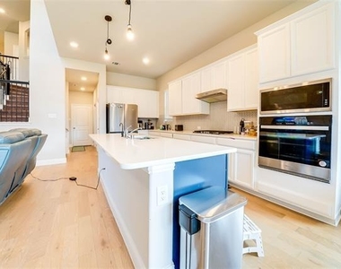 707 Gatecrest Drive - Photo Thumbnail 6