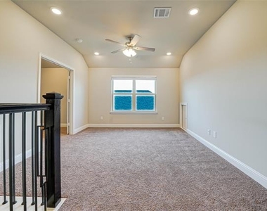 707 Gatecrest Drive - Photo Thumbnail 17