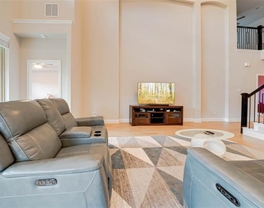 707 Gatecrest Drive - Photo Thumbnail 4