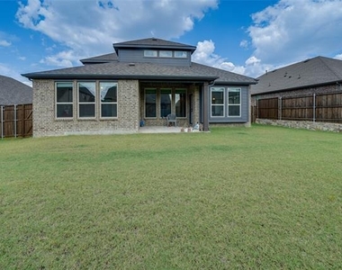 707 Gatecrest Drive - Photo Thumbnail 27