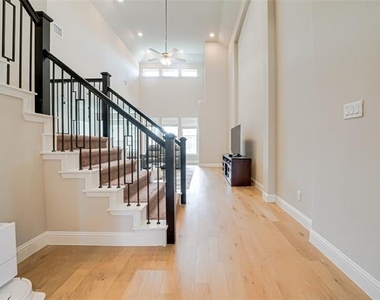 707 Gatecrest Drive - Photo Thumbnail 2