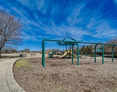 707 Gatecrest Drive - Photo Thumbnail 31