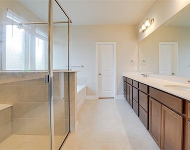 707 Gatecrest Drive - Photo Thumbnail 12
