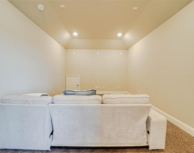707 Gatecrest Drive - Photo Thumbnail 20
