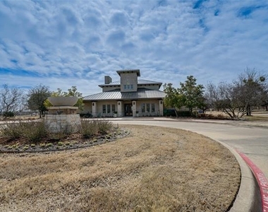 707 Gatecrest Drive - Photo Thumbnail 33