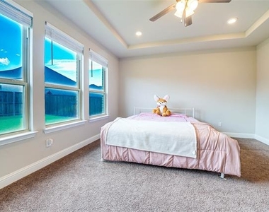 707 Gatecrest Drive - Photo Thumbnail 10
