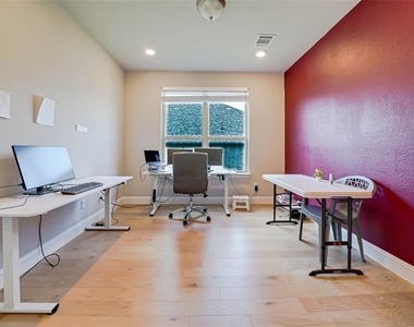707 Gatecrest Drive - Photo Thumbnail 16