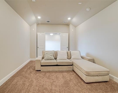 707 Gatecrest Drive - Photo Thumbnail 19