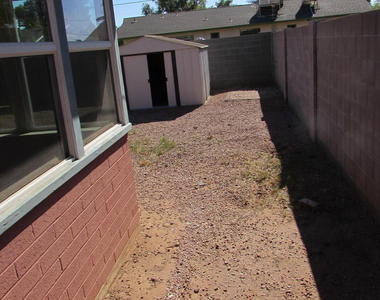 719 W 10th Street - Photo Thumbnail 36