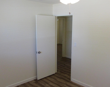 719 W 10th Street - Photo Thumbnail 17