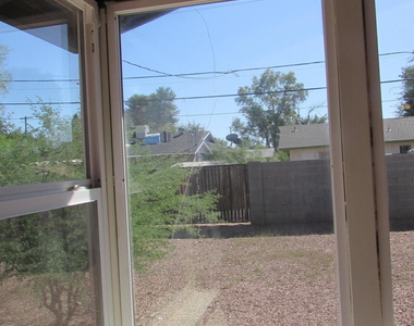 719 W 10th Street - Photo Thumbnail 40