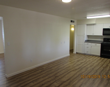 719 W 10th Street - Photo Thumbnail 10