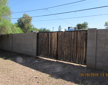 719 W 10th Street - Photo Thumbnail 44