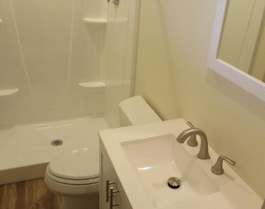 719 W 10th Street - Photo Thumbnail 28