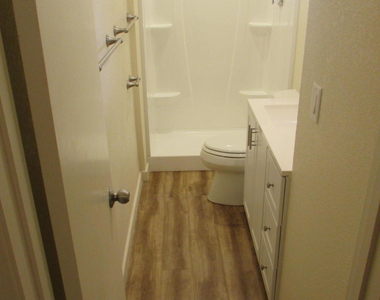 719 W 10th Street - Photo Thumbnail 26