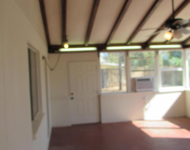 719 W 10th Street - Photo Thumbnail 39