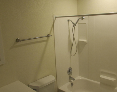 719 W 10th Street - Photo Thumbnail 22