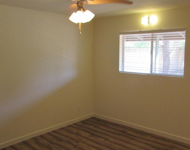 719 W 10th Street - Photo Thumbnail 24