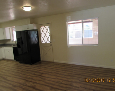 719 W 10th Street - Photo Thumbnail 7