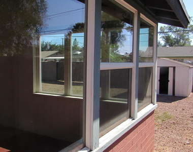 719 W 10th Street - Photo Thumbnail 37