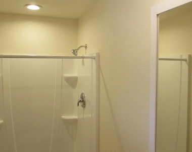 719 W 10th Street - Photo Thumbnail 29