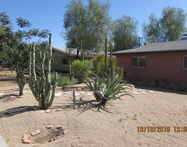 719 W 10th Street - Photo Thumbnail 1