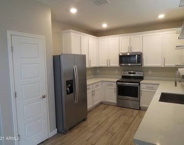 40537 W Helen Court - Photo Thumbnail 5