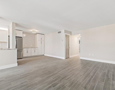 108 Paradise Harbour Boulevard - Photo Thumbnail 8