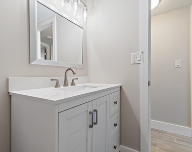 108 Paradise Harbour Boulevard - Photo Thumbnail 21