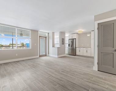 108 Paradise Harbour Boulevard - Photo Thumbnail 7