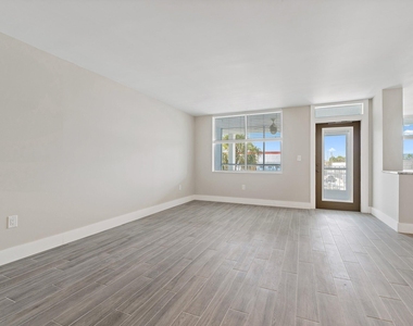 108 Paradise Harbour Boulevard - Photo Thumbnail 6