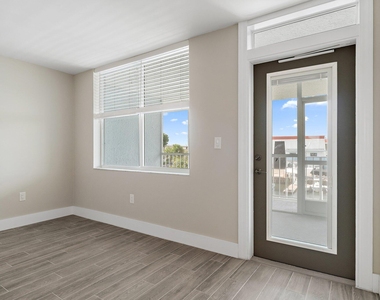 108 Paradise Harbour Boulevard - Photo Thumbnail 3