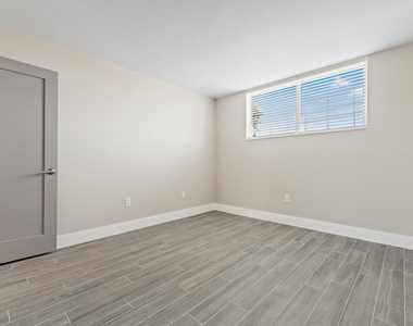 108 Paradise Harbour Boulevard - Photo Thumbnail 17