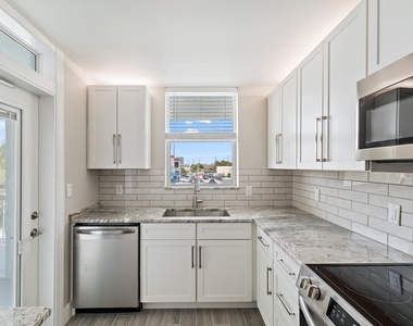 108 Paradise Harbour Boulevard - Photo Thumbnail 13