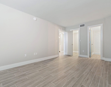 108 Paradise Harbour Boulevard - Photo Thumbnail 24