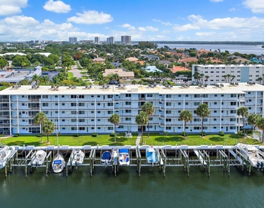108 Paradise Harbour Boulevard - Photo Thumbnail 43
